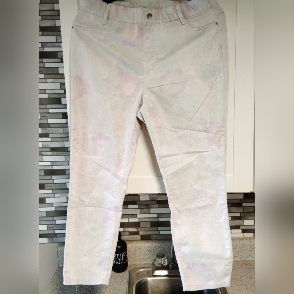 Hue floral Print capris SZ- L